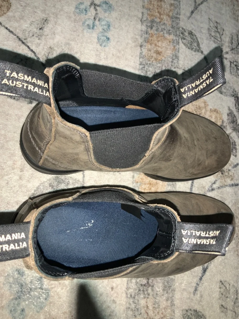 Blundstone size 9.5 men’s original brown